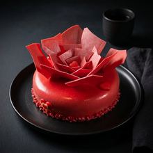 Piros tükörglazúros szív torta